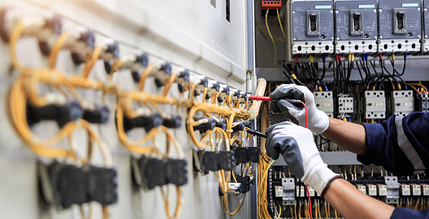 Professional Electrician technician working in East Oakdale, CA